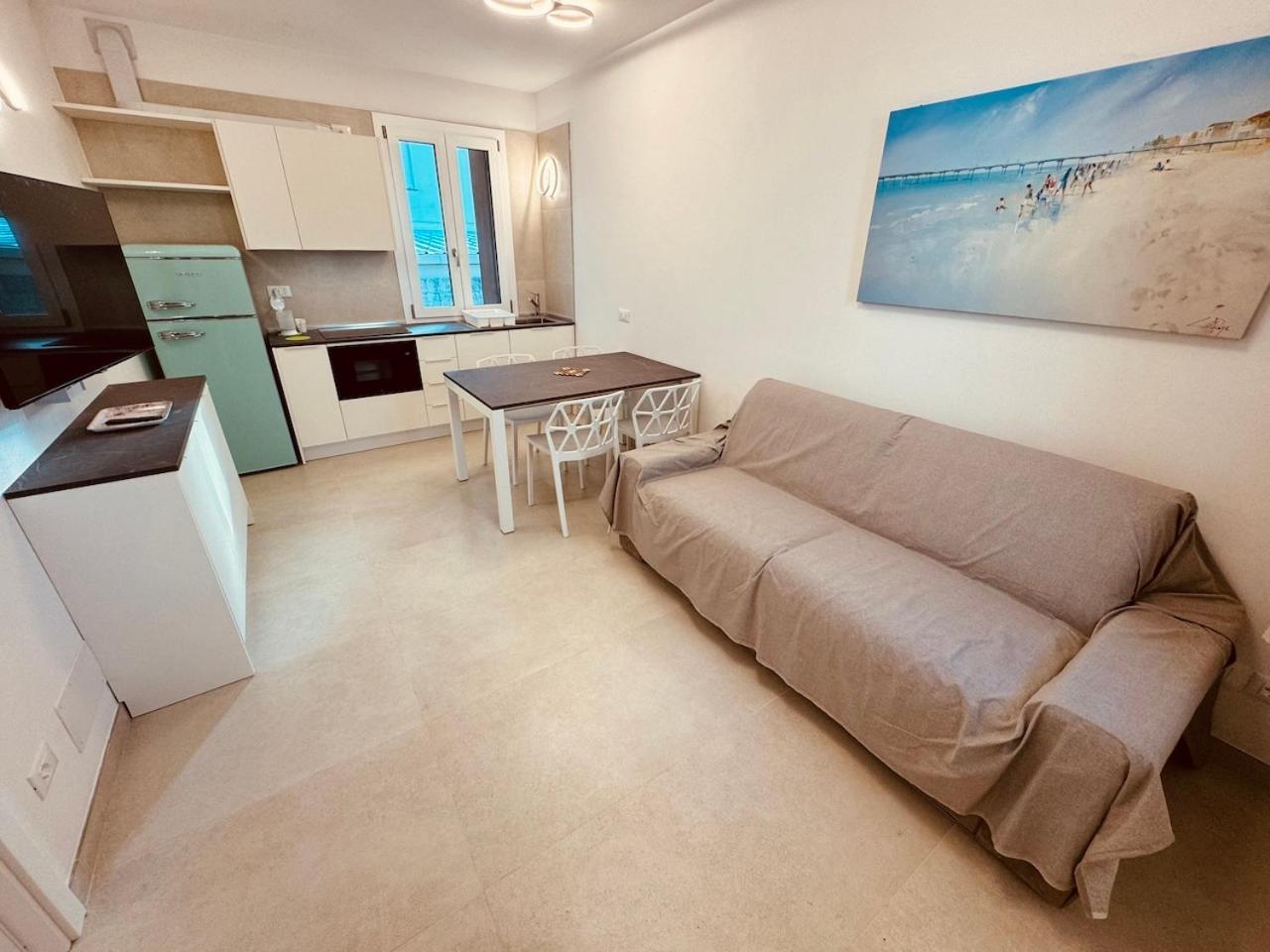 App4Rent Villa Zanetti - Appartamenti Con Spiaggia Privata Frontemare 리도 디 예솔로 외부 사진